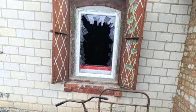 На Харківщині ворожий дрон атакував пункт видачі гумдопомоги, поранена жінка