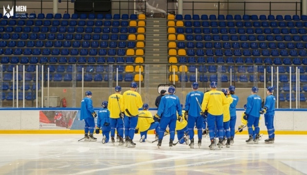 Національна збірна України з хокею провела перше тренування у Польщі Національна збірна України з хокею провела перше тренування у Польщі