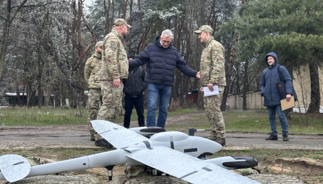Прикордонники отримали від поліції Німеччини автомобілі, розвідувальні БПЛА і швидкісні катери Прикордонники отримали від поліції Німеччини автомобілі, розвідувальні БПЛА і швидкісні катери