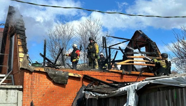 Загарбники завдали удару БпЛА по Золочеву на Харківщині, є пошкодження Загарбники завдали удару БпЛА по Золочеву на Харківщині, є пошкодження