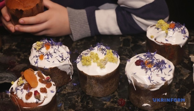 На майстер-класі у Харкові приготували паски з особливого борошна