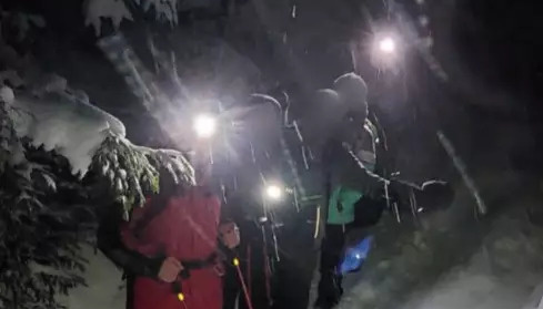 На Івано-Франківщині рятувальники розшукали чотирьох туристок, які заблукали в горах через негоду