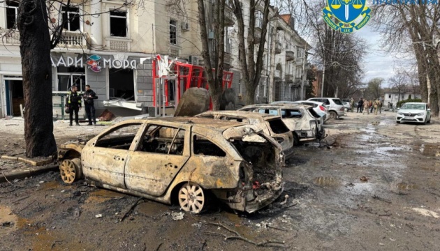 Удар РФ по Сумах: в реанімації - жінка, яка вибігла на допомогу дітям після першого «прильоту»