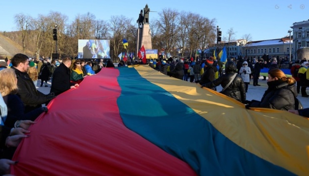 У Вільнюсі відбудеться акція зі вшанування героїв війни і жертв злочину РФ у Сумах У Вільнюсі відбудеться акція зі вшанування героїв війни і жертв злочину РФ у Сумах