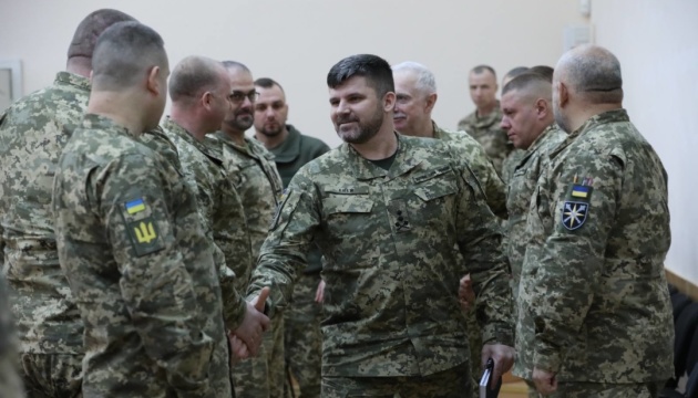 Начальник Генштабу ЗСУ зустрівся з майбутніми керівниками армійських корпусів Начальник Генштабу ЗСУ зустрівся з майбутніми керівниками армійських корпусів