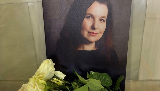 У Сумах попрощалися з піаністкою Оленою Когут, яку вбила російська ракета У Сумах попрощалися з піаністкою Оленою Когут, яку вбила російська ракета