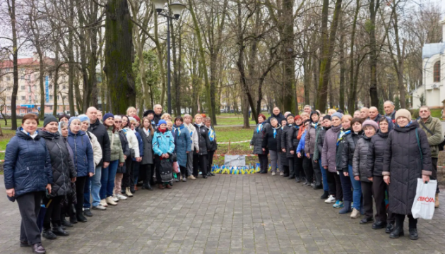 В Івано-Франківську висадили Материнську алею пам’яті за загиблими В Івано-Франківську висадили Материнську алею пам’яті за загиблими