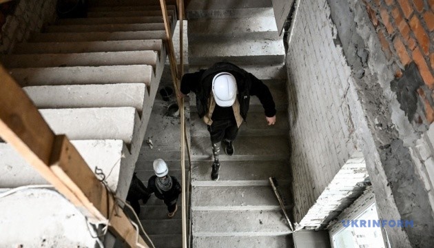 Війна зробила їх «залізними» людьми. Діти називають їх «супергероями»