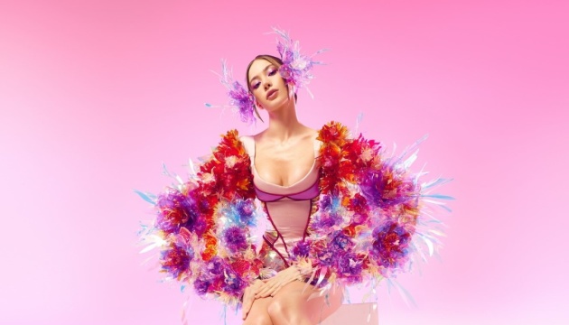 Miss EcoInternational-2025 : Miss Ukraine va défiler avec une robe composée de morceaux de bouteilles en plastique Miss EcoInternational-2025 : Miss Ukraine va défiler avec une robe composée de morceaux de bouteilles en plastique