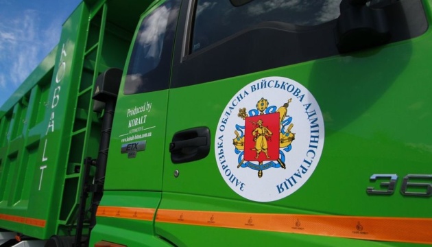 На Запоріжжі ворожий дрон пошкодив автомобіль, який доставляє воду в прифронтові села На Запоріжжі ворожий дрон пошкодив автомобіль, який доставляє воду в прифронтові села