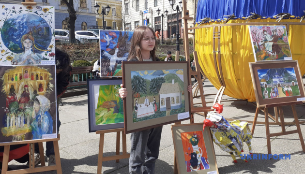 У Чернівцях відкрили мистецький простір та провели ярмарок до Великодня