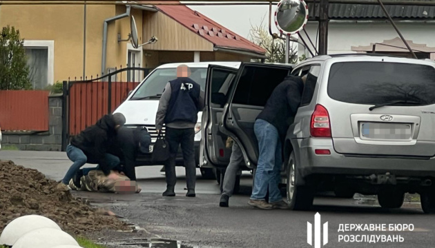 На Закарпатті ДБР затримало заступника комбата за побори з підлеглих На Закарпатті ДБР затримало заступника комбата за побори з підлеглих
