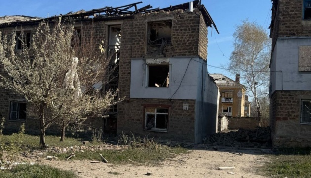 Guerre en Ukraine : Trois civils tués et huit blessés dans des bombardements russes sur la région de Donetsk Guerre en Ukraine : Trois civils tués et huit blessés dans des bombardements russes sur la région de Donetsk