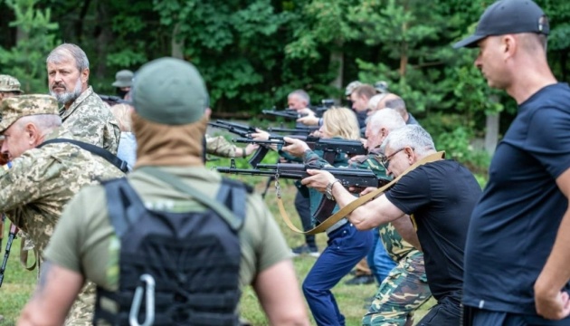 В Україні створять центри підготовки до національного спротиву В Україні створять центри підготовки до національного спротиву