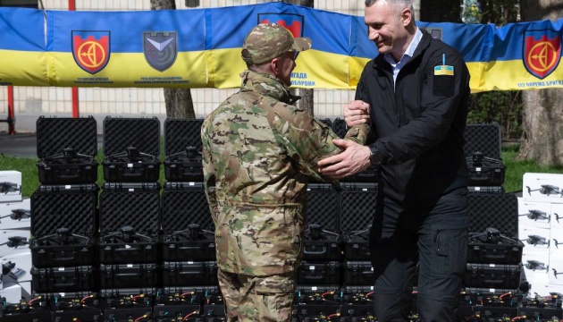 Громада Києва передала на фронт 1,8 тисячі БПЛА - Кличко