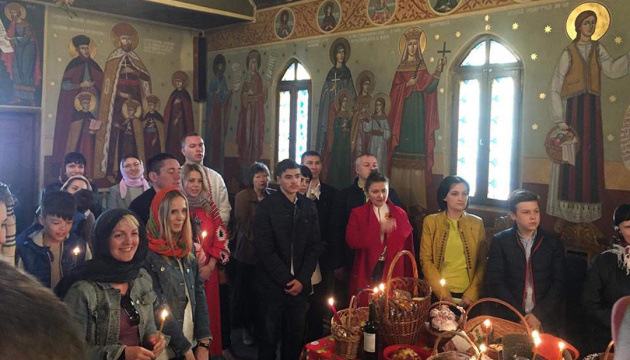 Скільки українців вважають себе православними