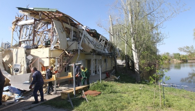 Унаслідок ракетної атаки у Дніпрі пошкоджені фітнес-центр, готель та офіс Унаслідок ракетної атаки у Дніпрі пошкоджені фітнес-центр, готель та офіс