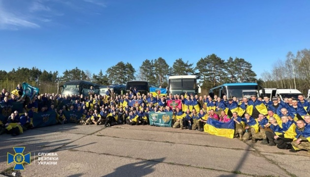 СБУ показала ексклюзивні кадри звільнення з полону ще 277 українців