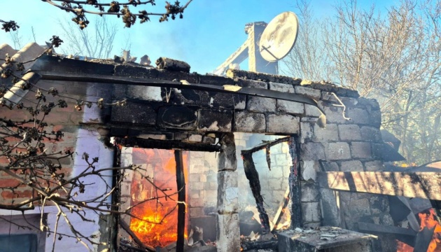 Ворог завдав авіаударів по житловому сектору Куп'янська, постраждала жінка Ворог завдав авіаударів по житловому сектору Куп'янська, постраждала жінка