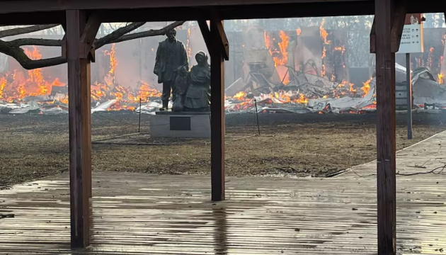 Пожежа в українському музеї просто неба в Канаді не зачепила історичні будівлі