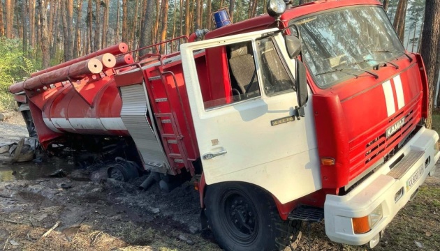 На Харківщині пожежна машина лісгоспу підірвалася на вибухівці, двоє постраждалих На Харківщині пожежна машина лісгоспу підірвалася на вибухівці, двоє постраждалих