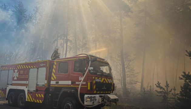 На Харківщині третю добу гасять масштабну лісову пожежу На Харківщині третю добу гасять масштабну лісову пожежу