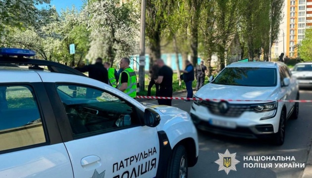 У Києві знайшли чоловіка з вогнепальним пораненням, поліція встановлює обставини У Києві знайшли чоловіка з вогнепальним пораненням, поліція встановлює обставини