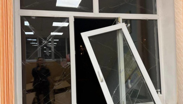 В Одесі після атаки дронів пошкоджені будівля суду та три школи В Одесі після атаки дронів пошкоджені будівля суду та три школи