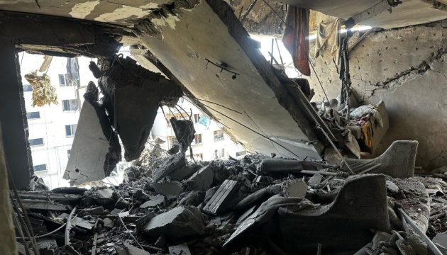 У Запоріжжі від російського авіаудару частково зруйновані кілька багатоповерхівок - є загибла, 22 поранених