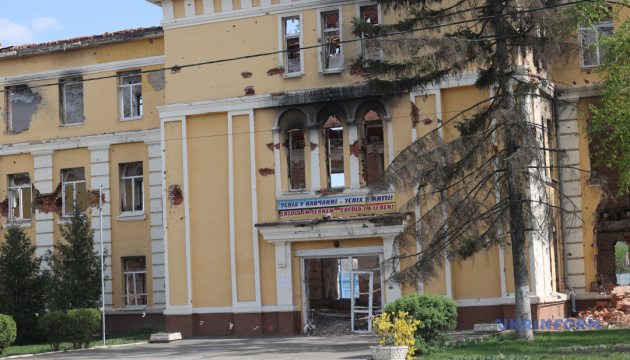 У Харкові ще не відновлені після обстрілів 256 шкіл і дитсадків