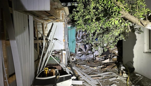 На Київщині внаслідок атаки ворожих дронів пошкоджені сім приватних будинків На Київщині внаслідок атаки ворожих дронів пошкоджені сім приватних будинків