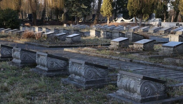 У Львові розпочинають роботи з перенесення радянських поховань із Пагорба Слави