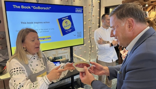 У столиці Катару провели захід, присвячений українському борщу