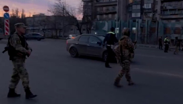 Росіяни у Маріуполі і всьому «ДНР» проводять спецоперацію «Нічне місто» у пошуках ДРГ Росіяни у Маріуполі і всьому «ДНР» проводять спецоперацію «Нічне місто» у пошуках ДРГ