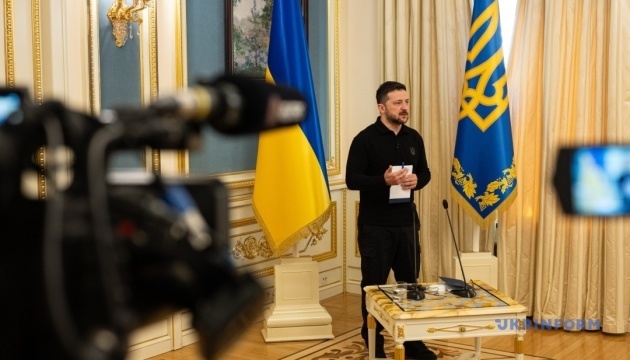 Zelensky : L'Ukraine ne reconnaît pas légalement l'occupation de la Crimée 