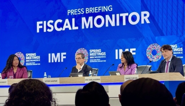 El FMI prevé que la deuda pública total de Ucrania crecerá hasta el 110% este año