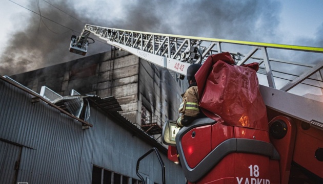 У Харкові ліквідували масштабні пожежі на території підприємств, спричинені дроновою атакою РФ