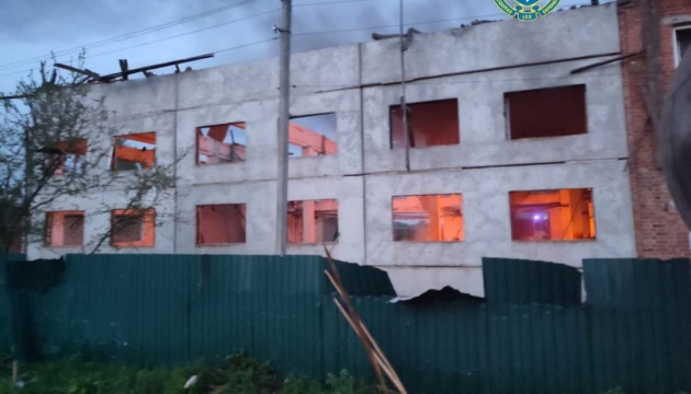 На Сумщині через атаку дронів поранені двоє цивільних На Сумщині через атаку дронів поранені двоє цивільних