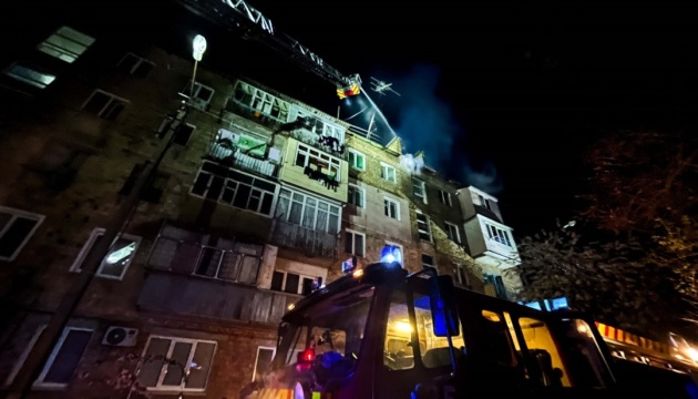 На Київщині рятувальники ліквідували наслідки масованого обстрілу РФ