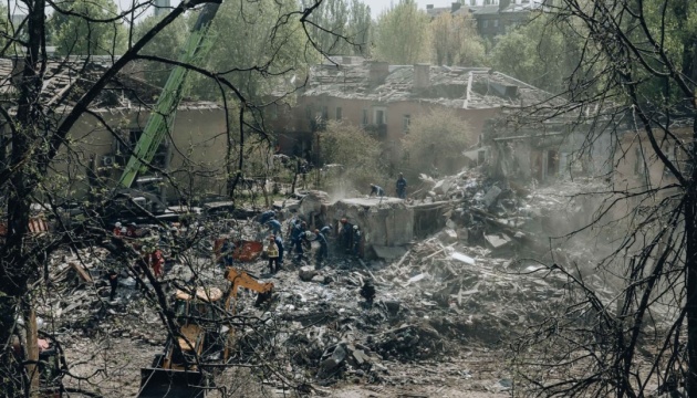 У Києві провели техобстеження у 85 будівлях, пошкоджених під час ракетної атаки 24 квітня У Києві провели техобстеження у 85 будівлях, пошкоджених під час ракетної атаки 24 квітня