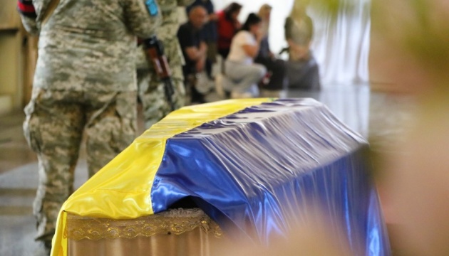 У Полтаві попрощалися із шістьма невідомими воїнами У Полтаві попрощалися із шістьма невідомими воїнами