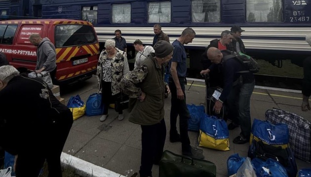 З обстрілюваних громад Донеччини за день евакуювали ще 27 людей З обстрілюваних громад Донеччини за день евакуювали ще 27 людей