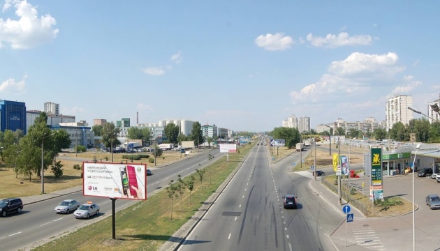 У Києві на три тижні обмежать рух вулицею Богатирською - мінятимуть покриття