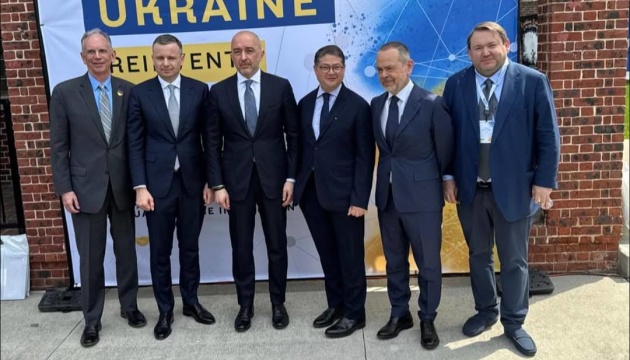 Делегація Нацбанку обговорила з керівниками світових центробанків посилення тиску на Росію Делегація Нацбанку обговорила з керівниками світових центробанків посилення тиску на Росію