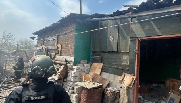 На Донеччині внаслідок російських атак загинули троє людей, ще семеро поранені На Донеччині внаслідок російських атак загинули троє людей, ще семеро поранені