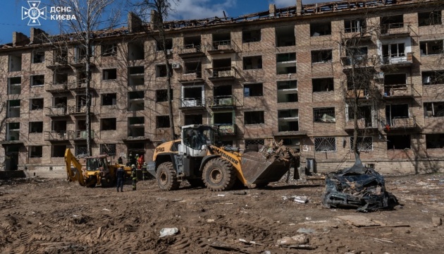 У Києві завершили аварійно-відновлювальні роботи на місці ракетного удару по житловому будинку У Києві завершили аварійно-відновлювальні роботи на місці ракетного удару по житловому будинку