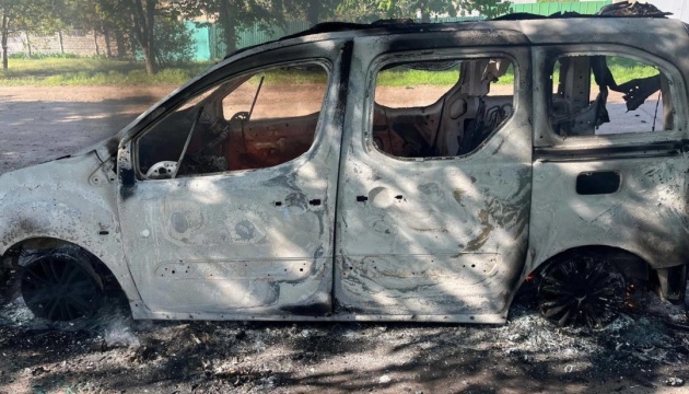 У Куп'янську армія росіяни скинула вибухівку на цивільне авто - поранений чоловік У Куп'янську армія росіяни скинула вибухівку на цивільне авто - поранений чоловік