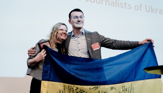 «Тримайте Україну у ваших сюжетах, у ваших репортажах, у ваших серцях...» «Тримайте Україну у ваших сюжетах, у ваших репортажах, у ваших серцях...»