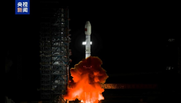 Китай запустив у космос новий супутник-ретранслятор Китай запустив у космос новий супутник-ретранслятор
