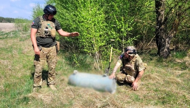 На Житомирщині вибухотехніки знищили бойові частини російських крилатих ракет На Житомирщині вибухотехніки знищили бойові частини російських крилатих ракет